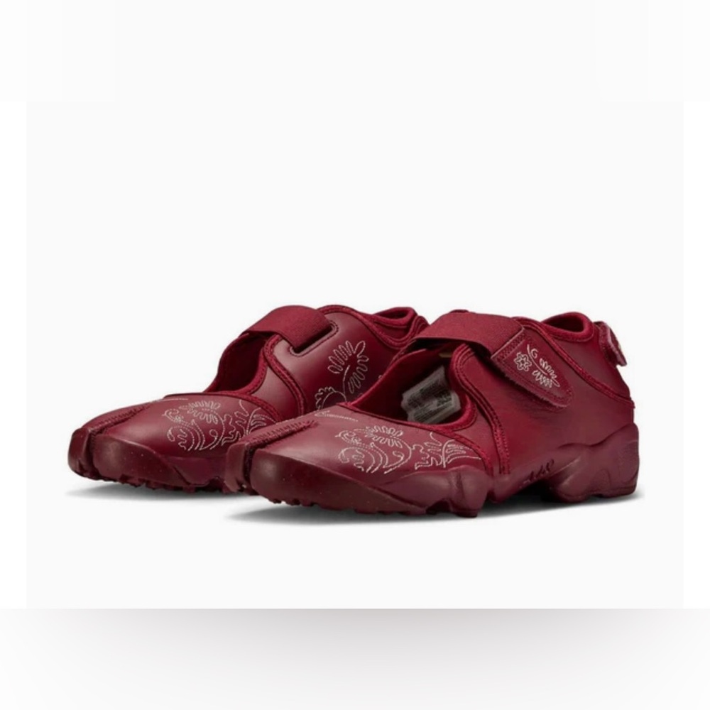 Nike Air Rift
Botanical Stitch Team Red